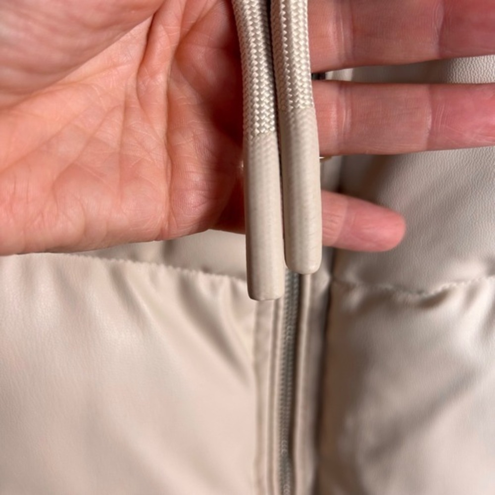 Zara Puffer Jacket XS Beige Faux Leather Quilted Hooded BLOGGER FAV Cropped‎ NEW - Picture 11 of 12